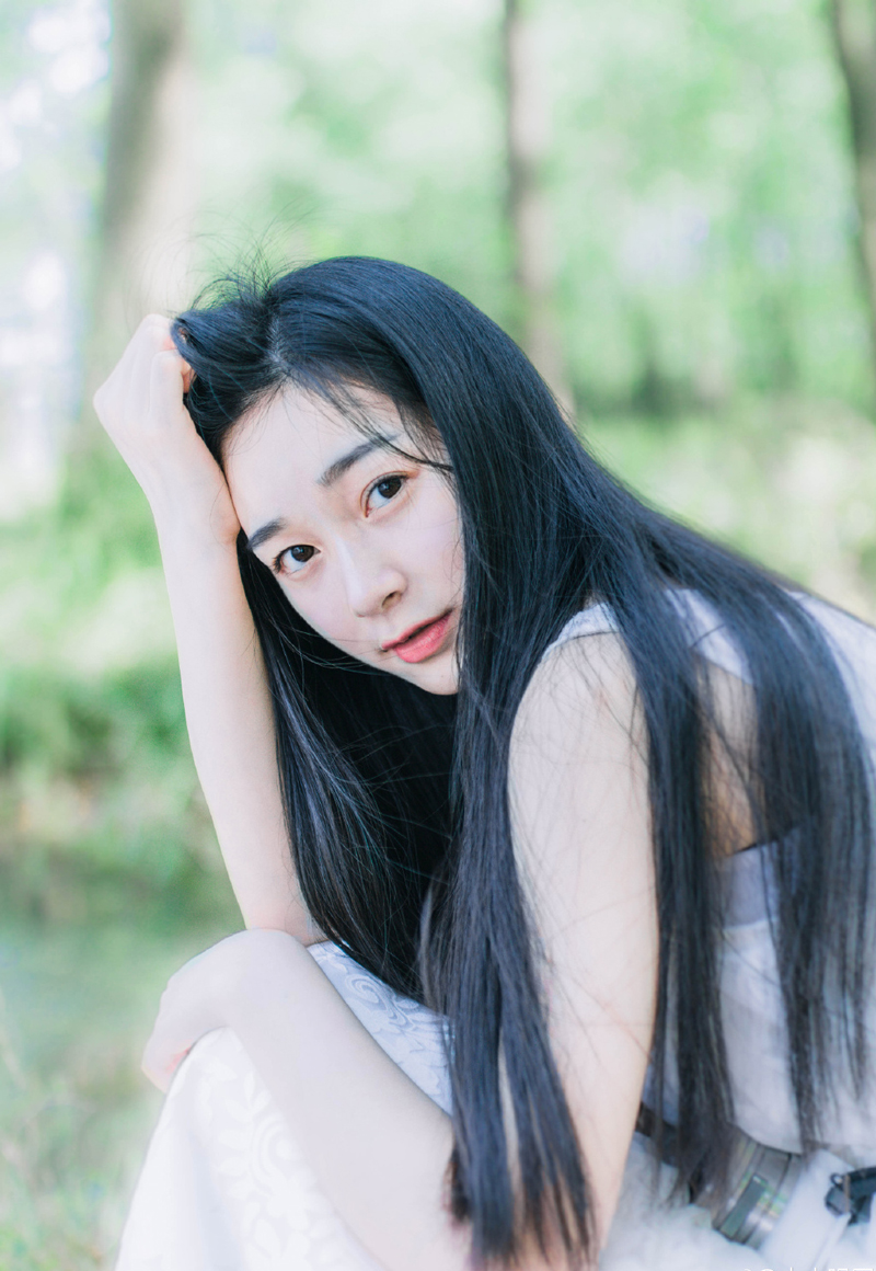 不知什么时候开始，我已经沉醉在那个世界里不能自拔，虽然我害怕，我矛盾。但我却说不出对那种快感的依恋[lizhigushicom]。夜以继日的，我逃避，我也寻找，我知道，我已经和它溶为一体了。